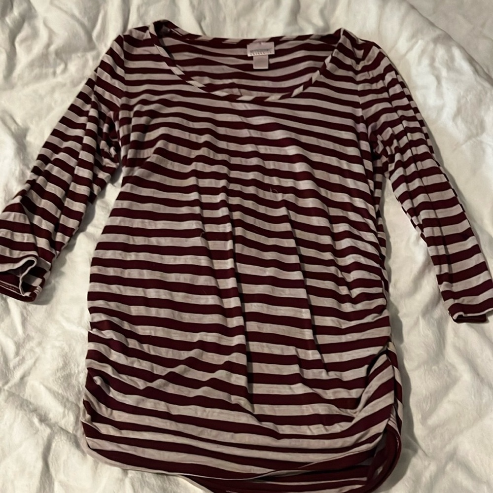 Motherhood maroon maternity shirt with ruched sides size medium